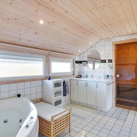 Allita - 12km From The Sea By Interhome